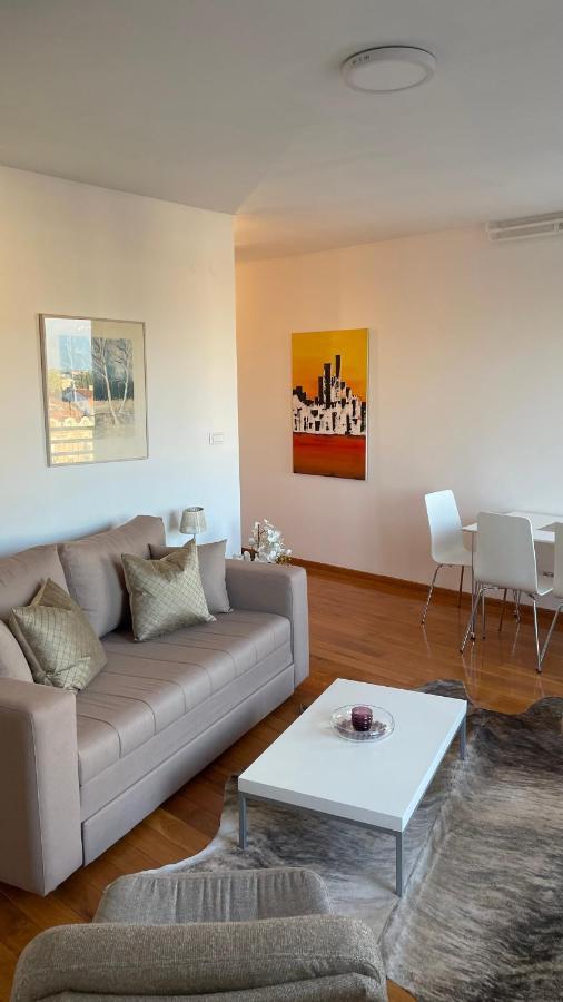 Luka 1718 Apartments เบลเกรด ภายนอก รูปภาพ